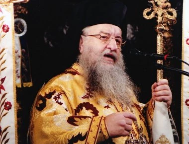 «Ντου» αναρχικών στη Μητρόπολη Θεσσαλονίκης -«Άνθιμε καλύπτεις κακοποιήσεις παιδιών» (φώτο)